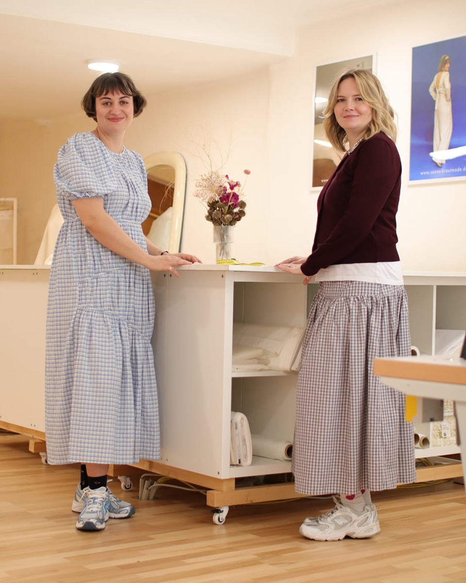 Ida Schröder (links) und Katharina Kruizenga in der Manufaktur